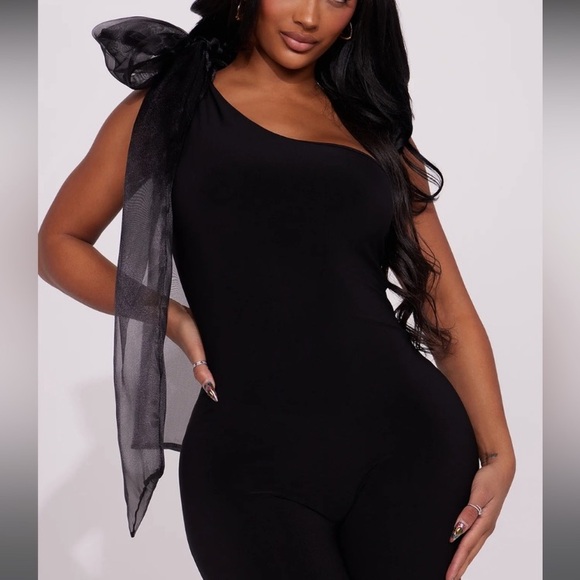 Fashion Nova jumpsuit 🖤 - Picture 5 of 7